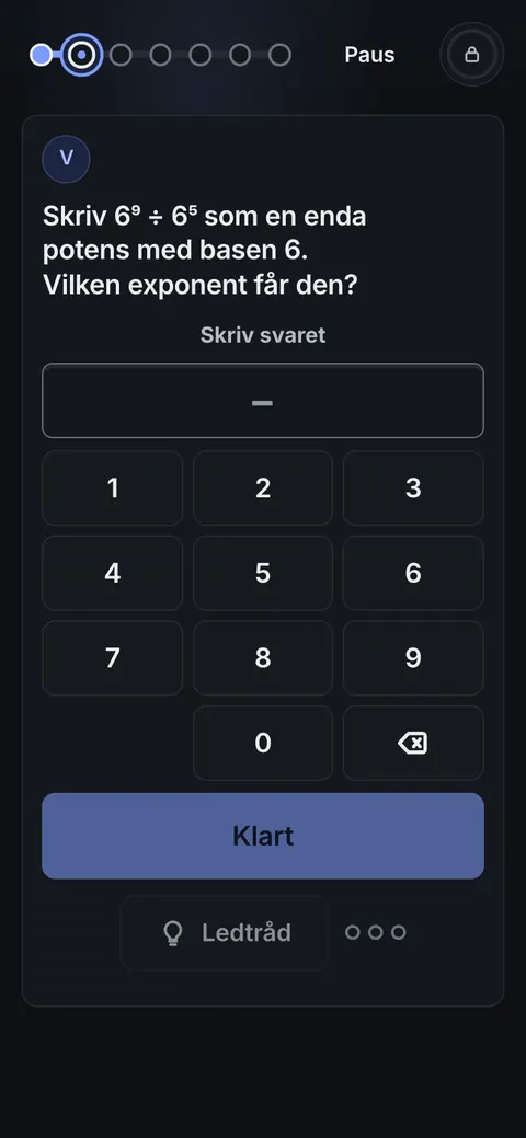 Appen i åk 8: skriv 6⁹ ÷ 6⁵ som en enda potens med basen 6, med en knappsats för svaret.